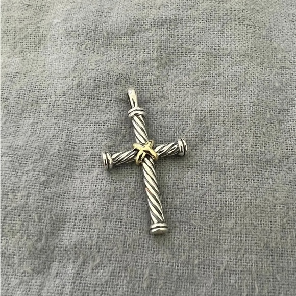 David Yurman Cable Cross & Chain - Picture 4 of 4
